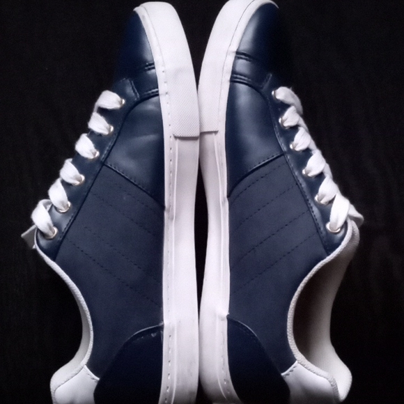 Tommy Sneakers - Picture 2 of 8